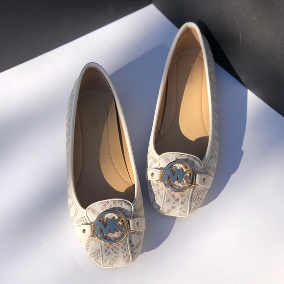 HOSTPICK 🎉Michael Kors Flat Shoes - Picture 4 of 8